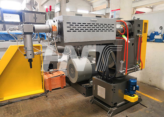 เครื่องอัดรีดสายไฟสายไฟร่วม 400 ม. / นาทีสำหรับกระบวนการลอกหรือผิวหนัง